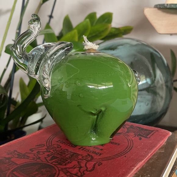 Adorable Vintage Glass Elephant, Green Glass Elephant, Oil Lamp - Picture 2 of 4
